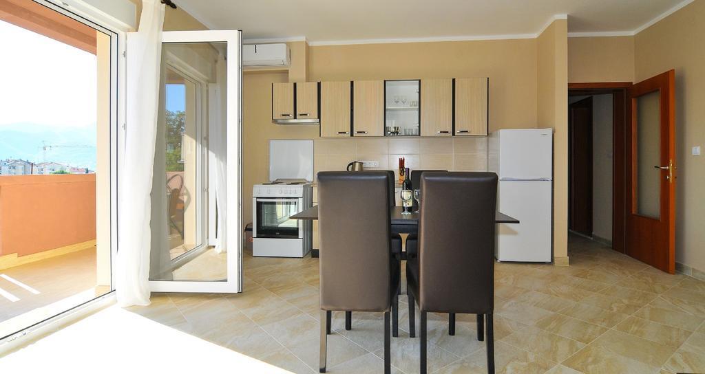Apartments Mira Tivat Zewnętrze zdjęcie