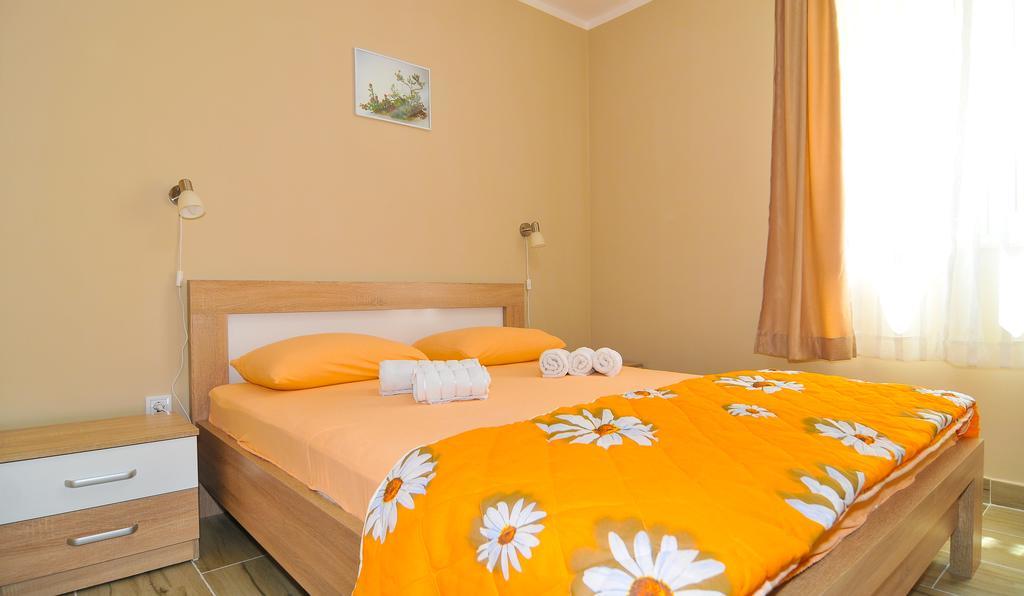 Apartments Mira Tivat Zewnętrze zdjęcie